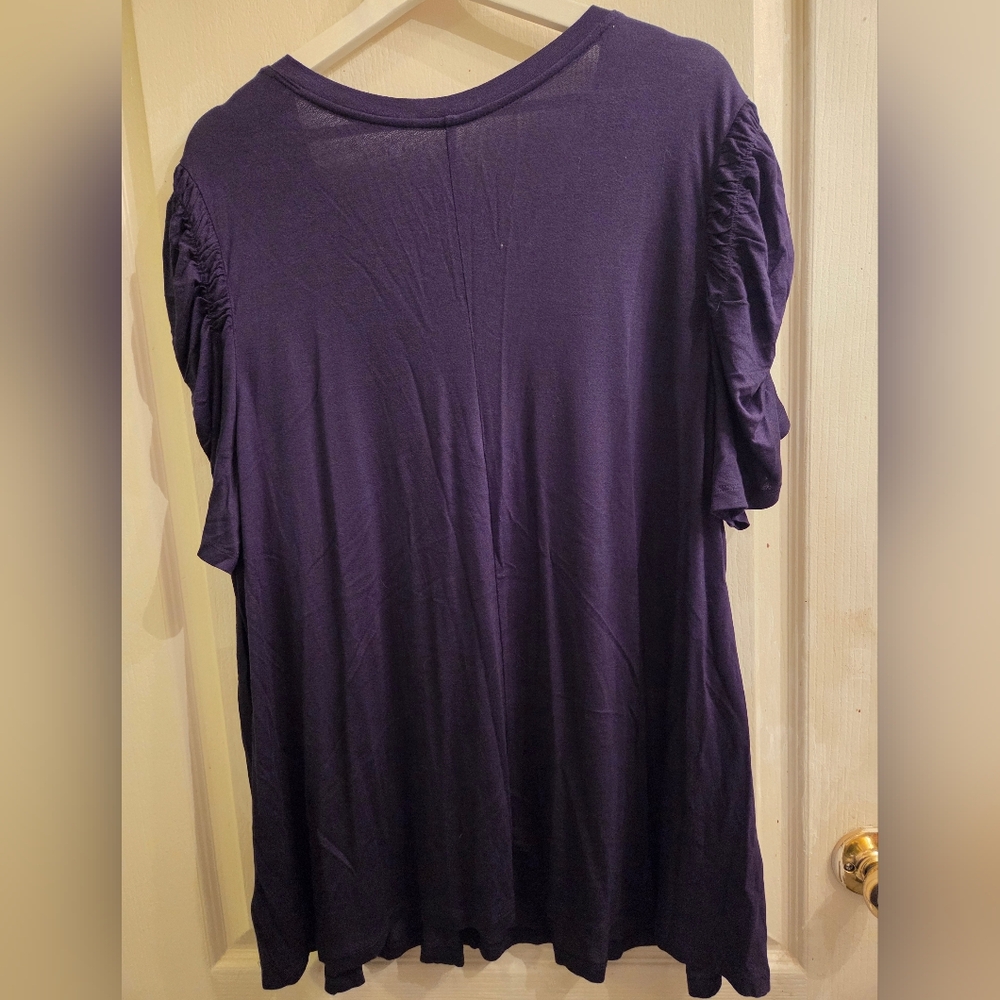 Lane Bryant Navy Blue V-Neck Swinger Style Tee With Ruched Sleeves - Picture 4 of 4